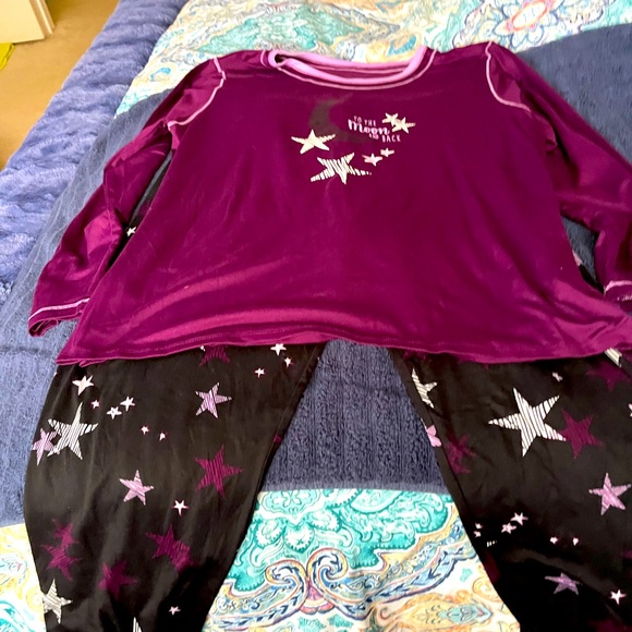 Cuddl Duds Intimates & Sleepwear Maroon And Black Cuddl Duds